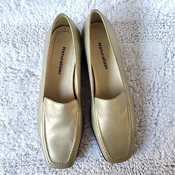 Naturalizer “champagne” gold slip on flat loafer US 6 New - Picture 6 of 10